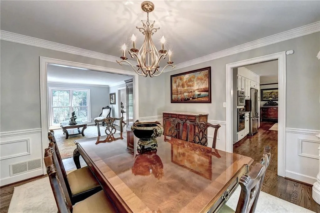 8020 River Circle, Sandy Springs, Georgia 30350, 5 Bedrooms Bedrooms, ,3 BathroomsBathrooms,Residential,Sold,8020 River Circle,6922668