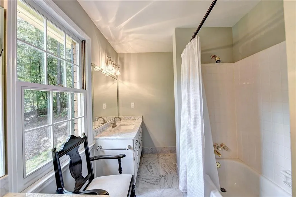 8020 River Circle, Sandy Springs, Georgia 30350, 5 Bedrooms Bedrooms, ,3 BathroomsBathrooms,Residential,Sold,8020 River Circle,6922668