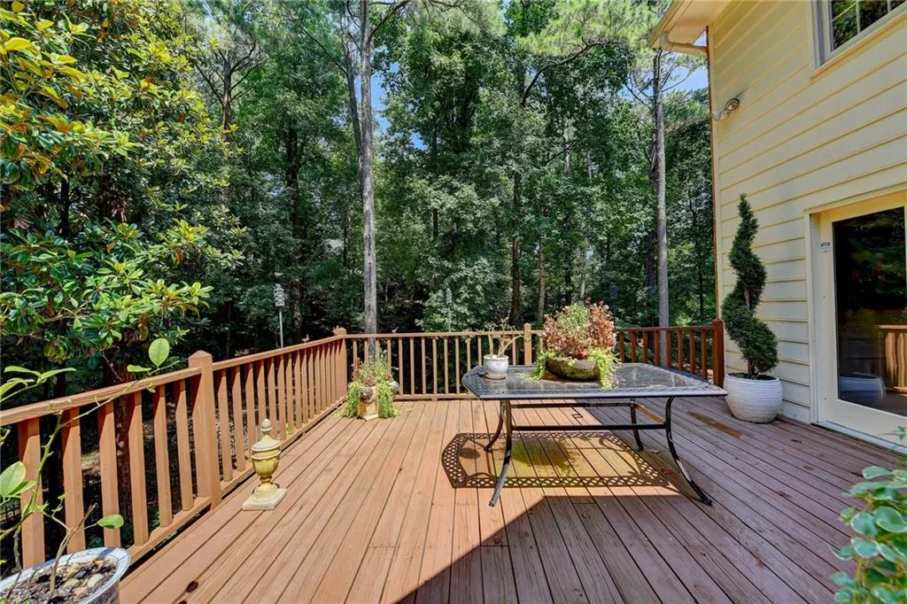 8020 River Circle, Sandy Springs, Georgia 30350, 5 Bedrooms Bedrooms, ,3 BathroomsBathrooms,Residential,Sold,8020 River Circle,6922668