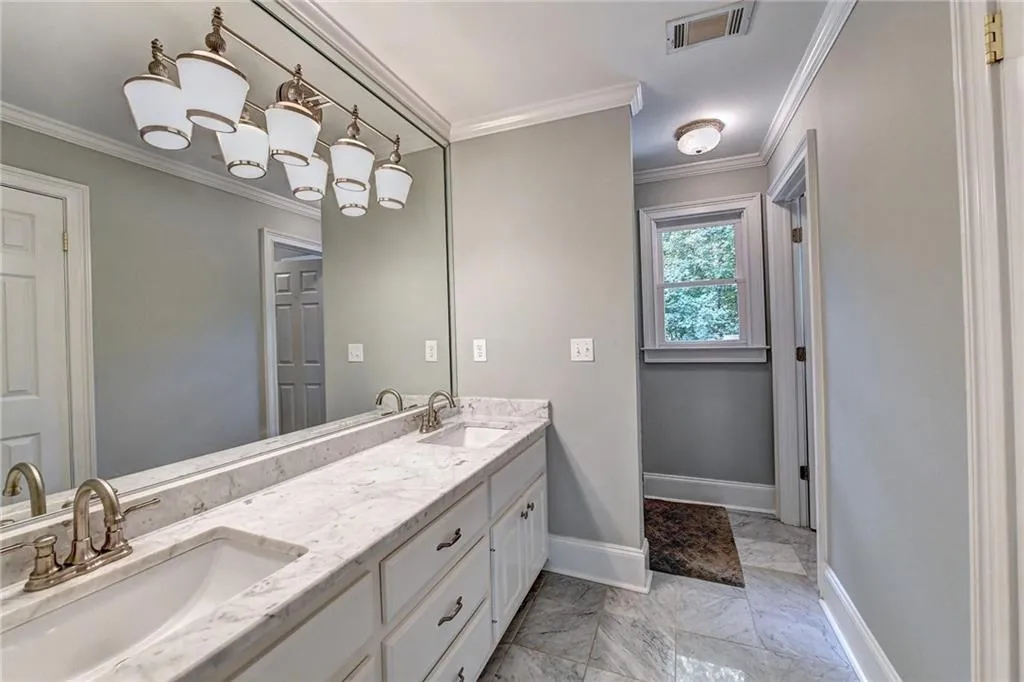 8020 River Circle, Sandy Springs, Georgia 30350, 5 Bedrooms Bedrooms, ,3 BathroomsBathrooms,Residential,Sold,8020 River Circle,6922668