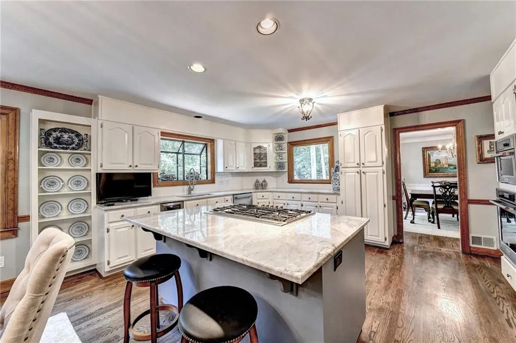 8020 River Circle, Sandy Springs, Georgia 30350, 5 Bedrooms Bedrooms, ,3 BathroomsBathrooms,Residential,Sold,8020 River Circle,6922668