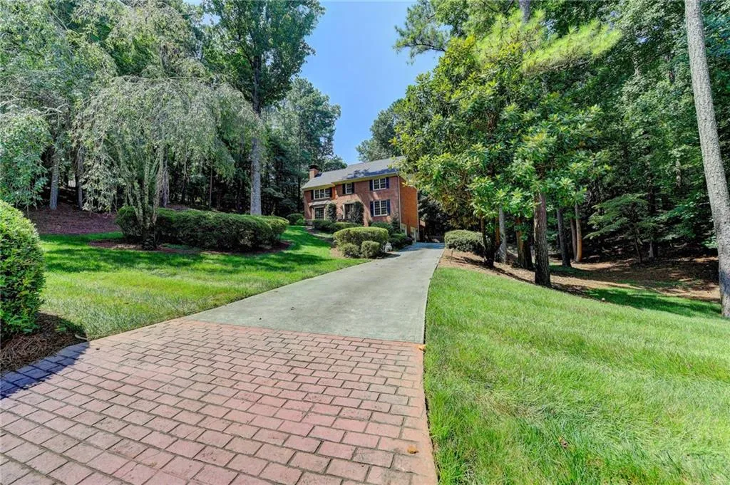 8020 River Circle, Sandy Springs, Georgia 30350, 5 Bedrooms Bedrooms, ,3 BathroomsBathrooms,Residential,Sold,8020 River Circle,6922668