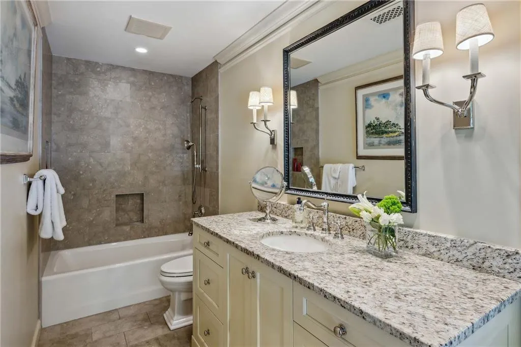 30 Howell Mill Pltn Nw Unit 30, Atlanta, Georgia 30327, 2 Bedrooms Bedrooms, ,2 BathroomsBathrooms,Residential,For Sale,30 Howell Mill Pltn Nw Unit 30,7620928