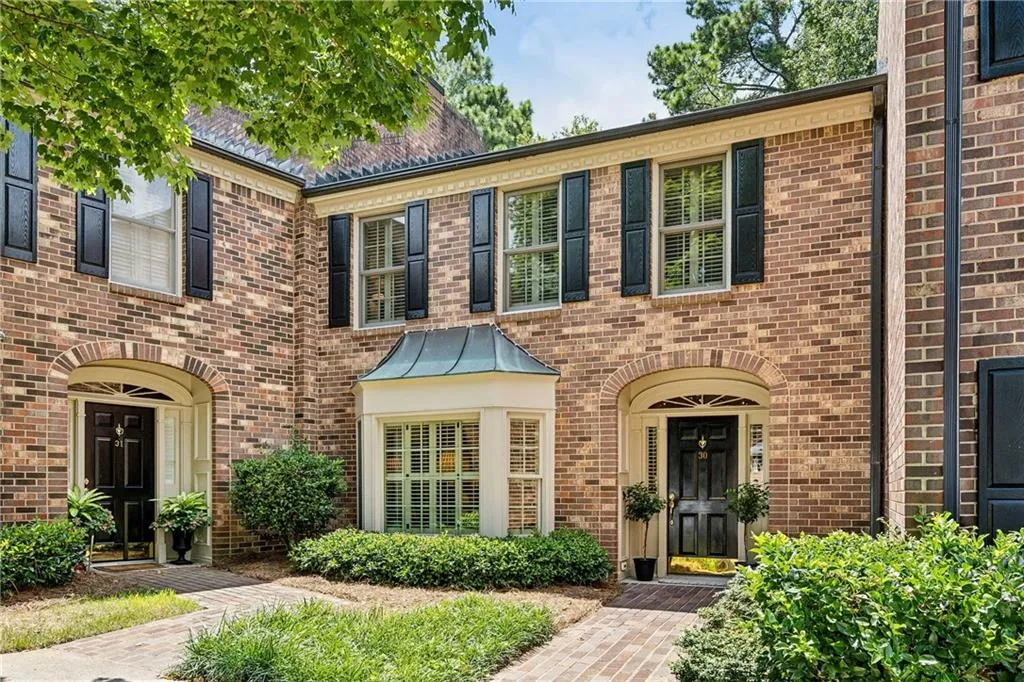 30 Howell Mill Pltn Nw Unit 30, Atlanta, Georgia 30327, 2 Bedrooms Bedrooms, ,2 BathroomsBathrooms,Residential,For Sale,30 Howell Mill Pltn Nw Unit 30,7620928