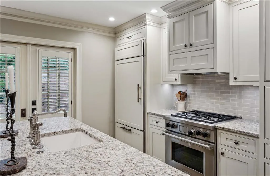 30 Howell Mill Pltn Nw Unit 30, Atlanta, Georgia 30327, 2 Bedrooms Bedrooms, ,2 BathroomsBathrooms,Residential,For Sale,30 Howell Mill Pltn Nw Unit 30,7620928