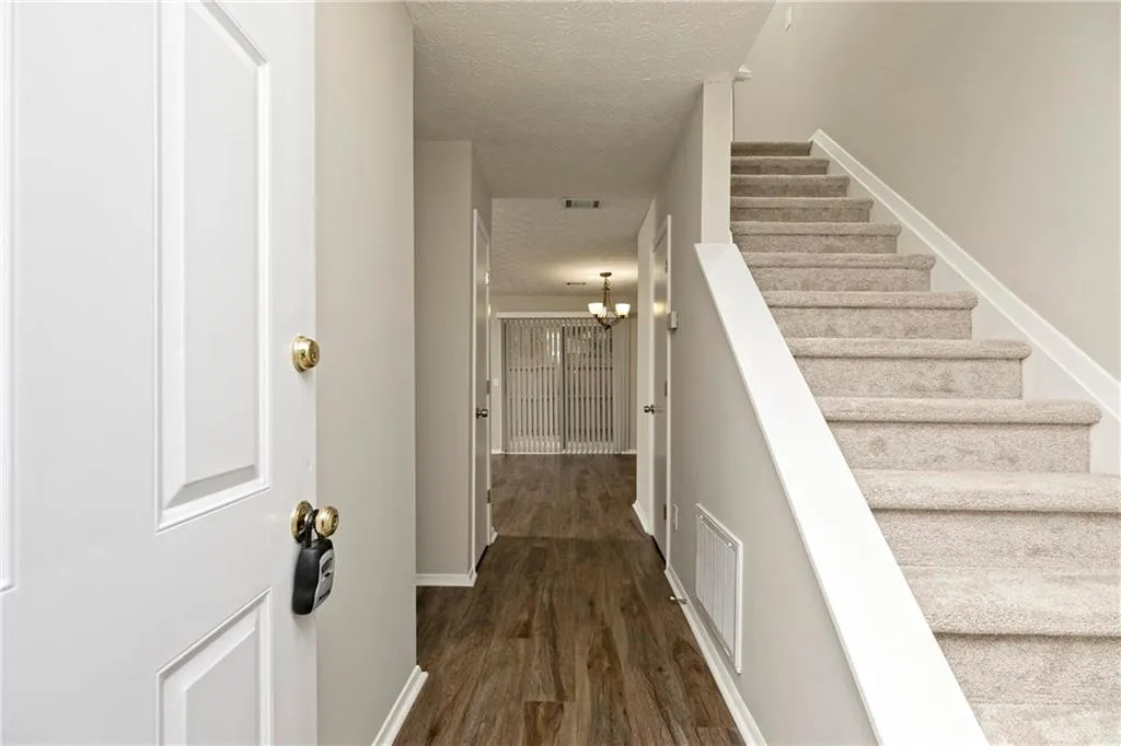 2704 Queen Anne Court, Sandy Springs, Georgia 30350, 2 Bedrooms Bedrooms, ,2 BathroomsBathrooms,Residential,Sold,2704 Queen Anne Court,5943664