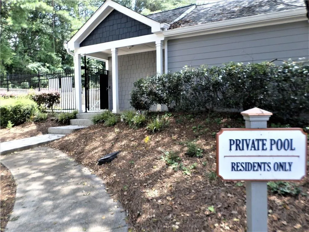 2704 Queen Anne Court, Sandy Springs, Georgia 30350, 2 Bedrooms Bedrooms, ,2 BathroomsBathrooms,Residential,Sold,2704 Queen Anne Court,5943664