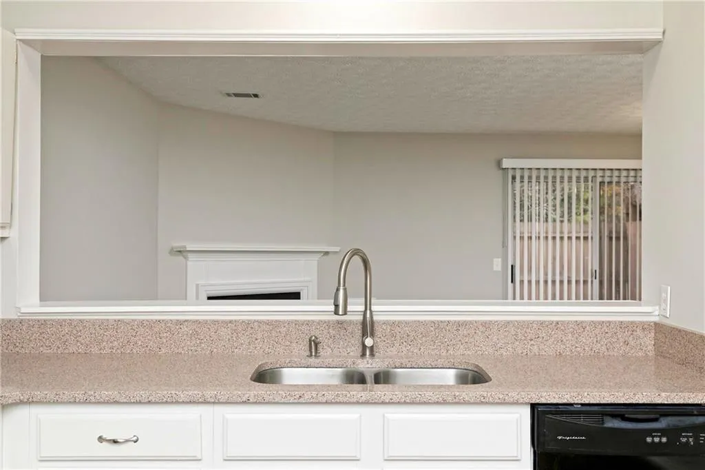 2704 Queen Anne Court, Sandy Springs, Georgia 30350, 2 Bedrooms Bedrooms, ,2 BathroomsBathrooms,Residential,Sold,2704 Queen Anne Court,5943664