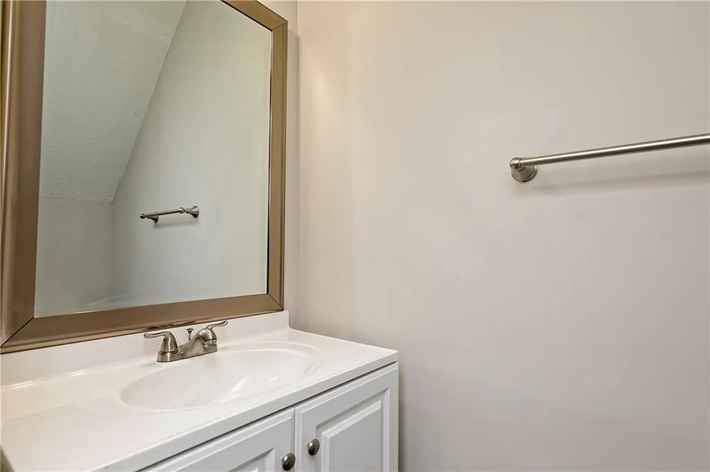 2704 Queen Anne Court, Sandy Springs, Georgia 30350, 2 Bedrooms Bedrooms, ,2 BathroomsBathrooms,Residential,Sold,2704 Queen Anne Court,5943664