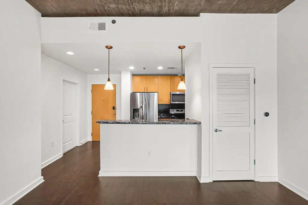250 Pharr Road Ne Unit 409, Atlanta, Georgia 30305, 2 Bedrooms Bedrooms, 0 ,2 BathroomsBathrooms,Residential,For Sale,250 Pharr Road Ne Unit 409,7734677