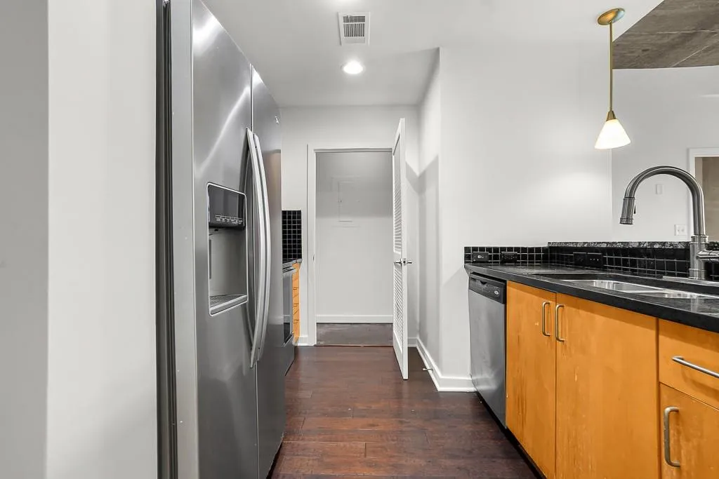 250 Pharr Road Ne Unit 409, Atlanta, Georgia 30305, 2 Bedrooms Bedrooms, 0 ,2 BathroomsBathrooms,Residential,For Sale,250 Pharr Road Ne Unit 409,7734677