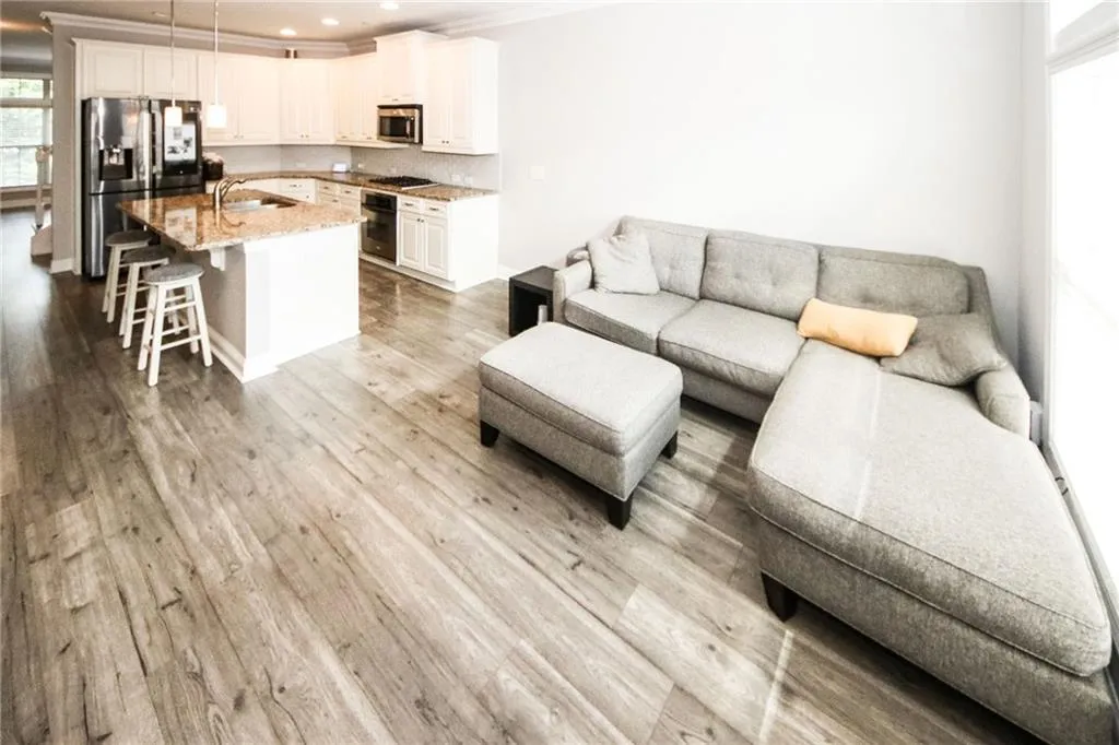 7950 Highland Bluff, Sandy Springs, Georgia 30328, 3 Bedrooms Bedrooms, ,3 BathroomsBathrooms,Residential,Sold,7950 Highland Bluff,6758875