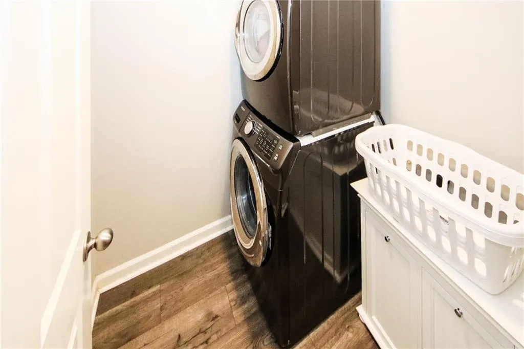 7950 Highland Bluff, Sandy Springs, Georgia 30328, 3 Bedrooms Bedrooms, ,3 BathroomsBathrooms,Residential,Sold,7950 Highland Bluff,6758875