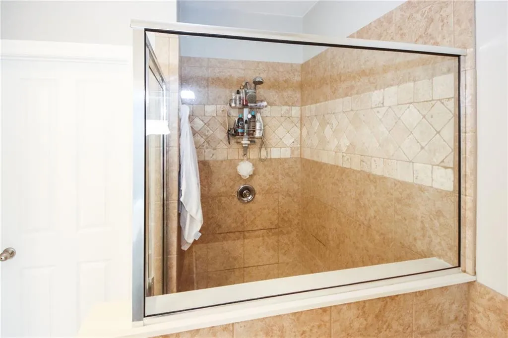 7950 Highland Bluff, Sandy Springs, Georgia 30328, 3 Bedrooms Bedrooms, ,3 BathroomsBathrooms,Residential,Sold,7950 Highland Bluff,6758875