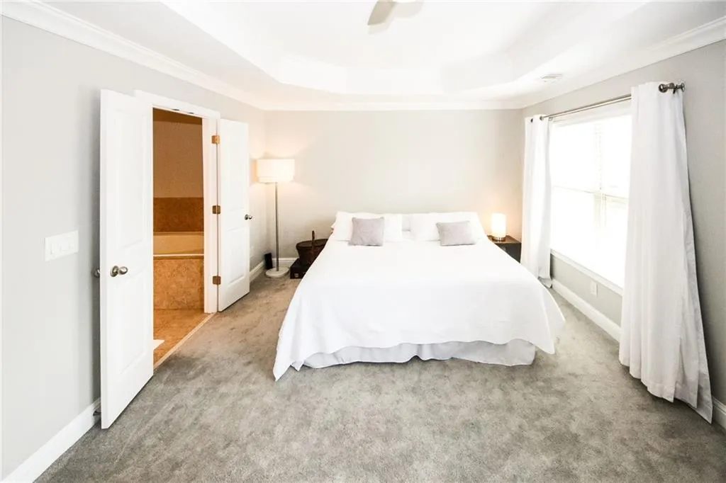 7950 Highland Bluff, Sandy Springs, Georgia 30328, 3 Bedrooms Bedrooms, ,3 BathroomsBathrooms,Residential,Sold,7950 Highland Bluff,6758875