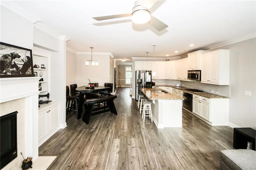 7950 Highland Bluff, Sandy Springs, Georgia 30328, 3 Bedrooms Bedrooms, ,3 BathroomsBathrooms,Residential,Sold,7950 Highland Bluff,6758875