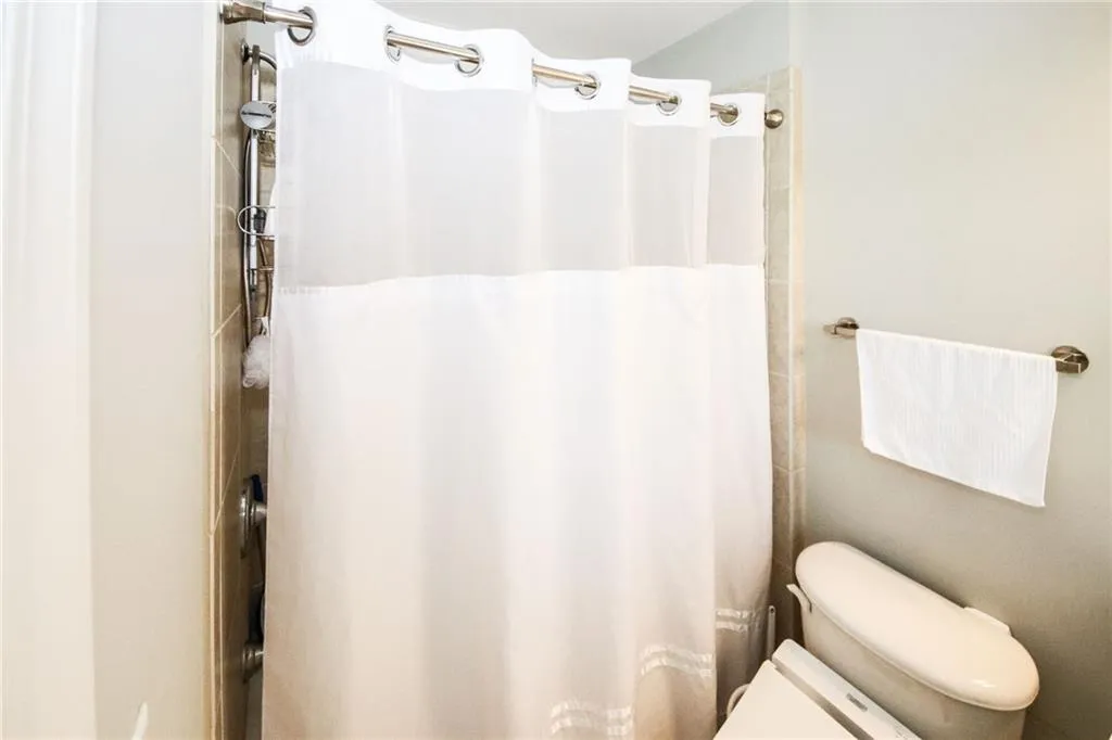 7950 Highland Bluff, Sandy Springs, Georgia 30328, 3 Bedrooms Bedrooms, ,3 BathroomsBathrooms,Residential,Sold,7950 Highland Bluff,6758875