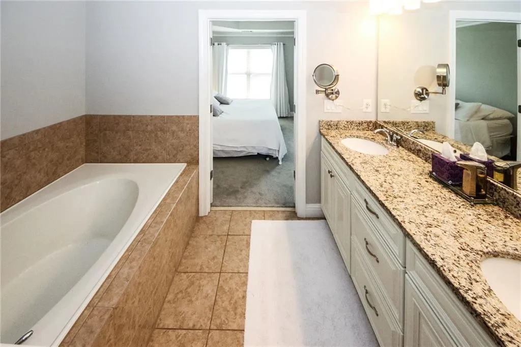 7950 Highland Bluff, Sandy Springs, Georgia 30328, 3 Bedrooms Bedrooms, ,3 BathroomsBathrooms,Residential,Sold,7950 Highland Bluff,6758875