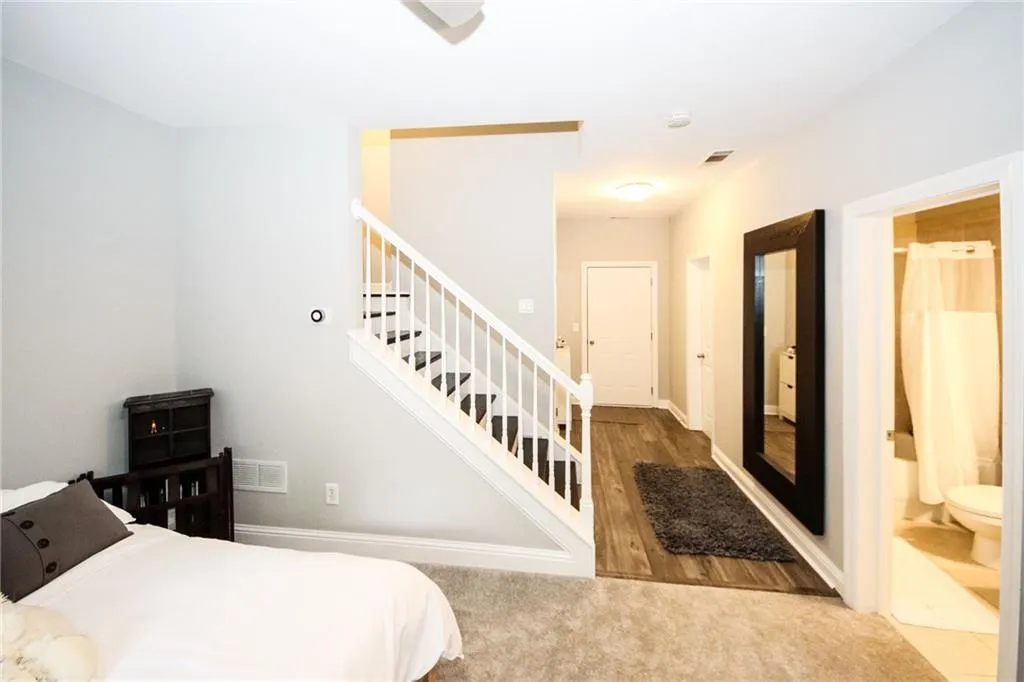 7950 Highland Bluff, Sandy Springs, Georgia 30328, 3 Bedrooms Bedrooms, ,3 BathroomsBathrooms,Residential,Sold,7950 Highland Bluff,6758875