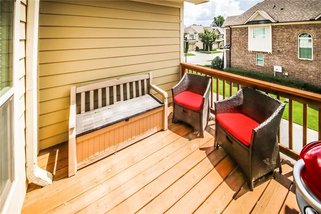 7950 Highland Bluff, Sandy Springs, Georgia 30328, 3 Bedrooms Bedrooms, ,3 BathroomsBathrooms,Residential,Sold,7950 Highland Bluff,6758875