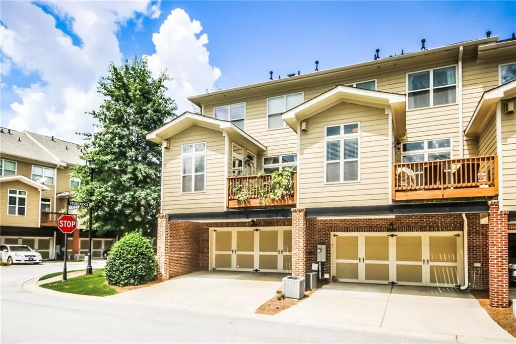 7950 Highland Bluff, Sandy Springs, Georgia 30328, 3 Bedrooms Bedrooms, ,3 BathroomsBathrooms,Residential,Sold,7950 Highland Bluff,6758875