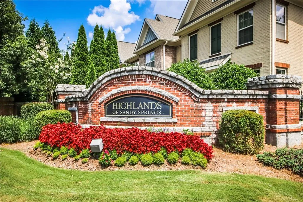 7950 Highland Bluff, Sandy Springs, Georgia 30328, 3 Bedrooms Bedrooms, ,3 BathroomsBathrooms,Residential,Sold,7950 Highland Bluff,6758875