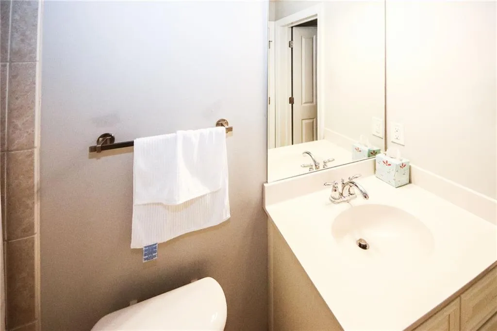 7950 Highland Bluff, Sandy Springs, Georgia 30328, 3 Bedrooms Bedrooms, ,3 BathroomsBathrooms,Residential,Sold,7950 Highland Bluff,6758875