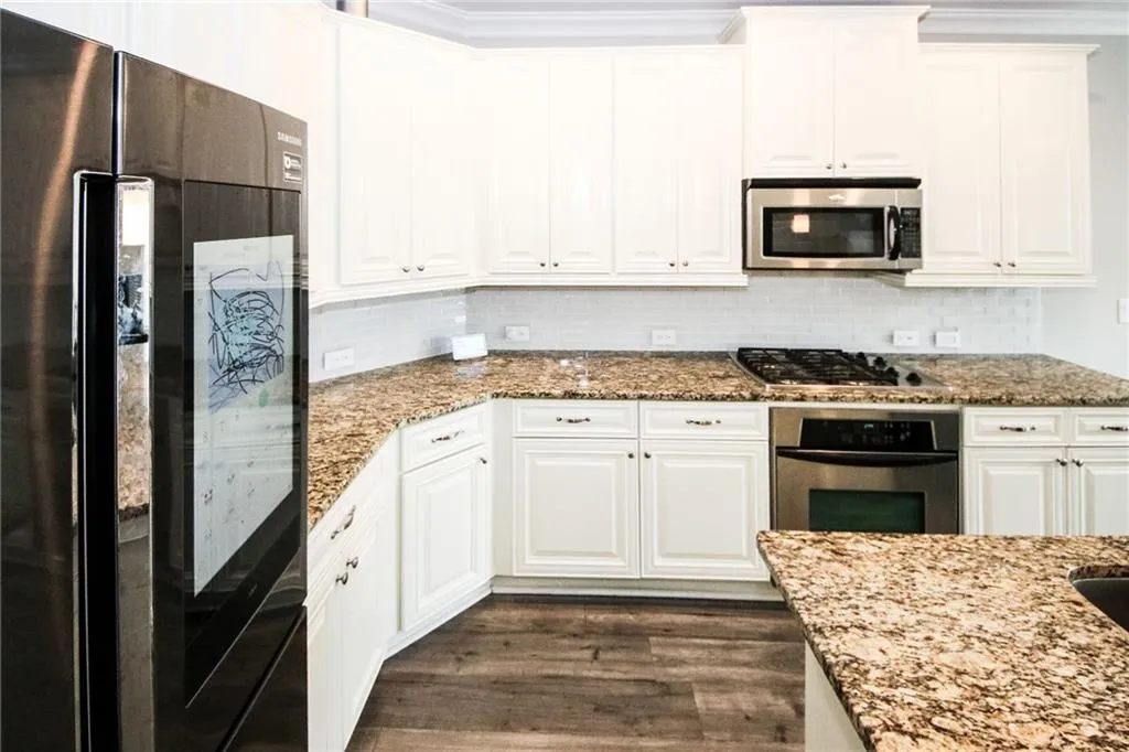 7950 Highland Bluff, Sandy Springs, Georgia 30328, 3 Bedrooms Bedrooms, ,3 BathroomsBathrooms,Residential,Sold,7950 Highland Bluff,6758875