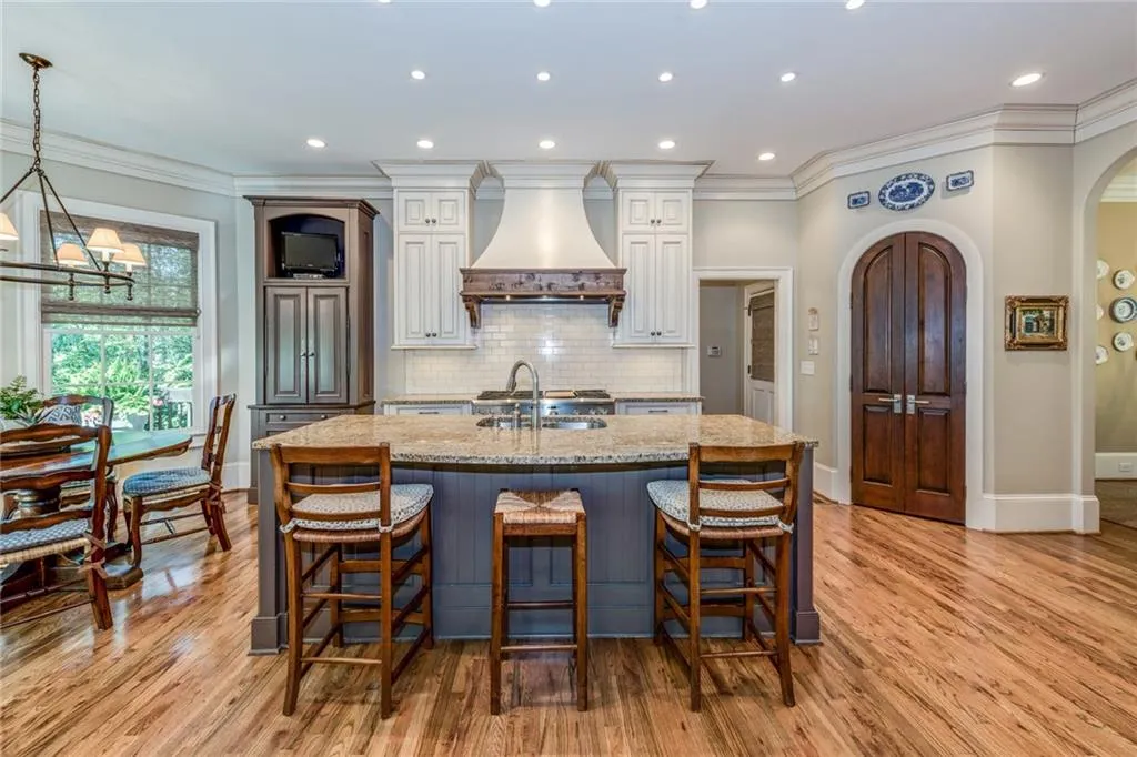 375 Montevallo Drive, Sandy Springs, Georgia 30342, 5 Bedrooms Bedrooms, ,4 BathroomsBathrooms,Residential,Sold,375 Montevallo Drive,5870240