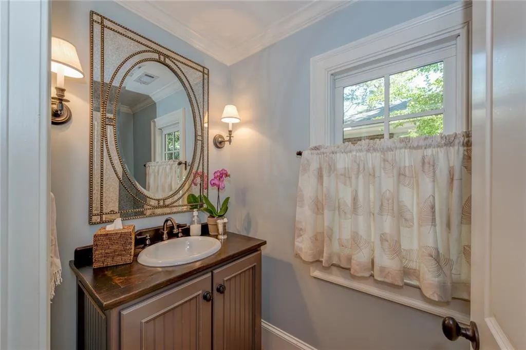 375 Montevallo Drive, Sandy Springs, Georgia 30342, 5 Bedrooms Bedrooms, ,4 BathroomsBathrooms,Residential,Sold,375 Montevallo Drive,5870240