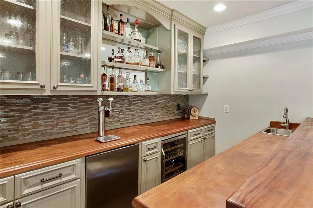 7885 Saddle Ridge Drive, Sandy Springs, Georgia 30350, 4 Bedrooms Bedrooms, ,4 BathroomsBathrooms,Residential,Sold,7885 Saddle Ridge Drive,6730442