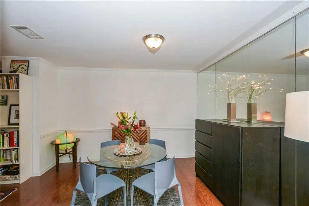 1009 Camden Court, Atlanta, Georgia 30327, 2 Bedrooms Bedrooms, ,2 BathroomsBathrooms,Residential,Sold,1009 Camden Court,6935112