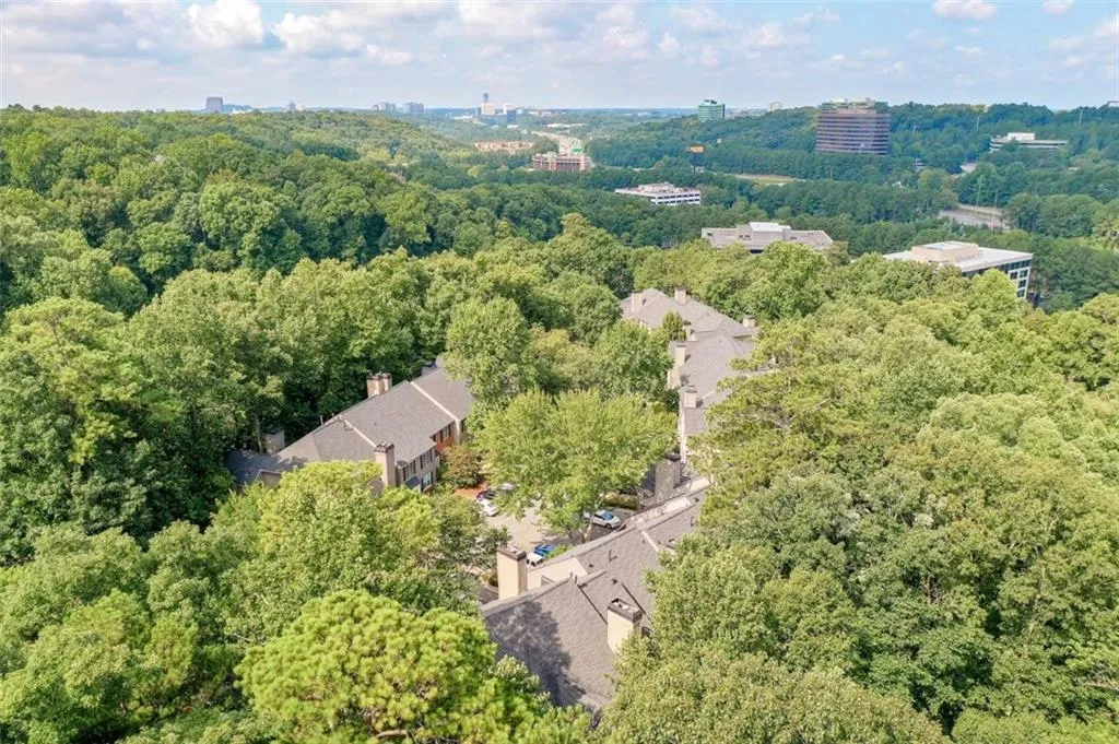 1009 Camden Court, Atlanta, Georgia 30327, 2 Bedrooms Bedrooms, ,2 BathroomsBathrooms,Residential,Sold,1009 Camden Court,6935112