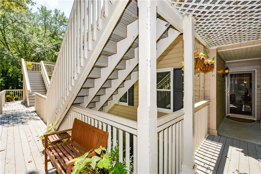 1009 Camden Court, Atlanta, Georgia 30327, 2 Bedrooms Bedrooms, ,2 BathroomsBathrooms,Residential,Sold,1009 Camden Court,6935112