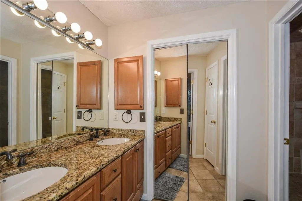 1009 Camden Court, Atlanta, Georgia 30327, 2 Bedrooms Bedrooms, ,2 BathroomsBathrooms,Residential,Sold,1009 Camden Court,6935112