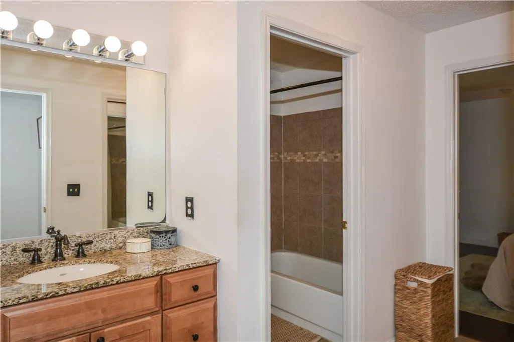 1009 Camden Court, Atlanta, Georgia 30327, 2 Bedrooms Bedrooms, ,2 BathroomsBathrooms,Residential,Sold,1009 Camden Court,6935112