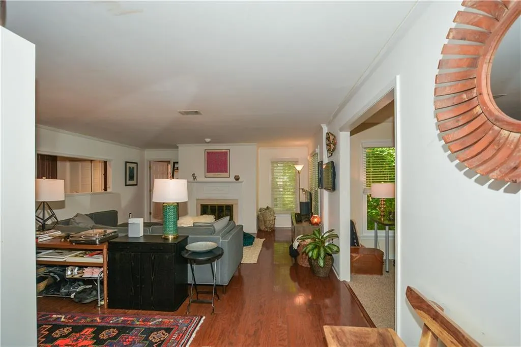 1009 Camden Court, Atlanta, Georgia 30327, 2 Bedrooms Bedrooms, ,2 BathroomsBathrooms,Residential,Sold,1009 Camden Court,6935112