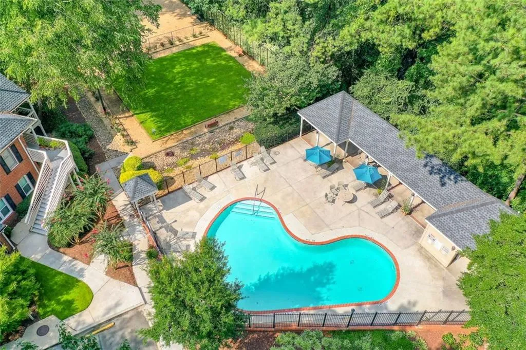 1009 Camden Court, Atlanta, Georgia 30327, 2 Bedrooms Bedrooms, ,2 BathroomsBathrooms,Residential,Sold,1009 Camden Court,6935112