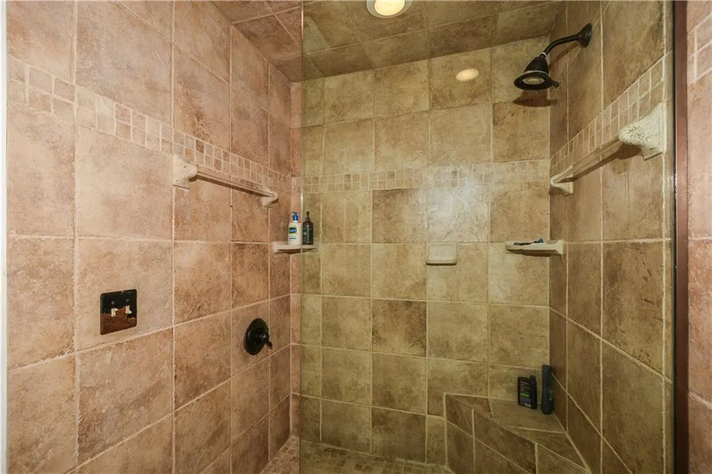 1009 Camden Court, Atlanta, Georgia 30327, 2 Bedrooms Bedrooms, ,2 BathroomsBathrooms,Residential,Sold,1009 Camden Court,6935112