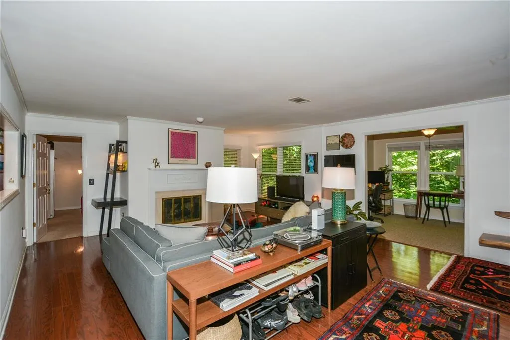 1009 Camden Court, Atlanta, Georgia 30327, 2 Bedrooms Bedrooms, ,2 BathroomsBathrooms,Residential,Sold,1009 Camden Court,6935112