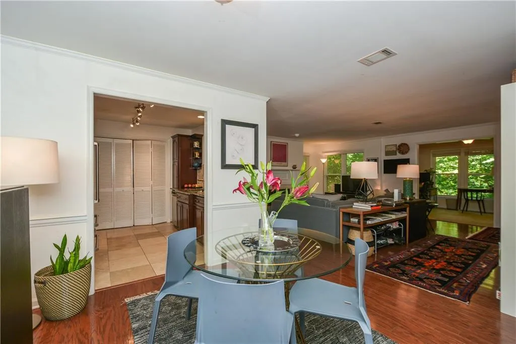 1009 Camden Court, Atlanta, Georgia 30327, 2 Bedrooms Bedrooms, ,2 BathroomsBathrooms,Residential,Sold,1009 Camden Court,6935112