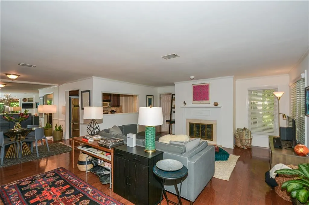 1009 Camden Court, Atlanta, Georgia 30327, 2 Bedrooms Bedrooms, ,2 BathroomsBathrooms,Residential,Sold,1009 Camden Court,6935112