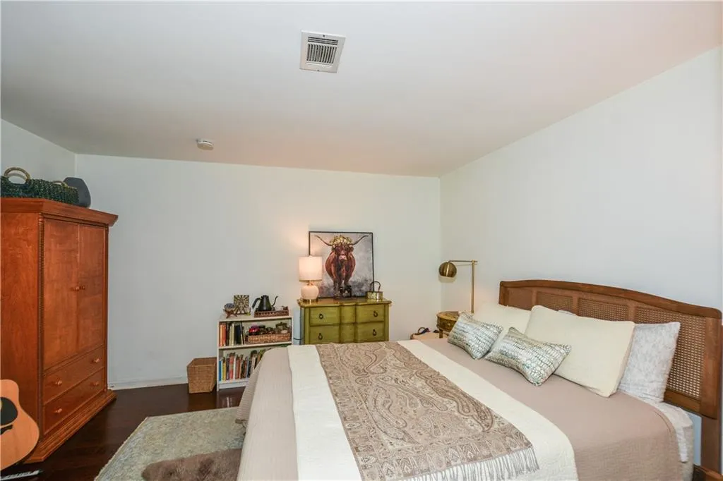 1009 Camden Court, Atlanta, Georgia 30327, 2 Bedrooms Bedrooms, ,2 BathroomsBathrooms,Residential,Sold,1009 Camden Court,6935112