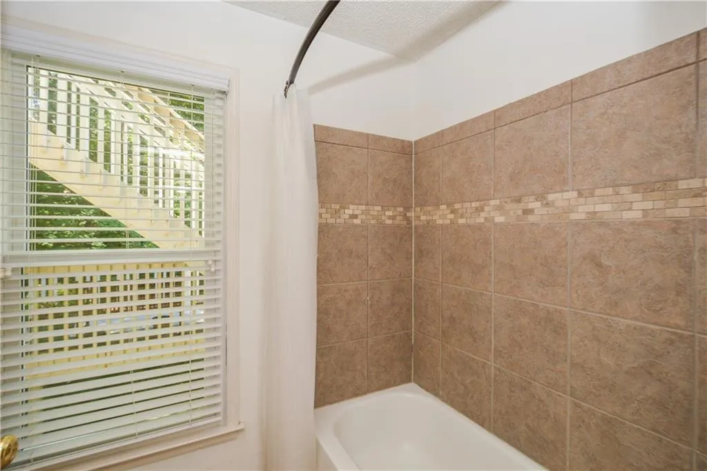1009 Camden Court, Atlanta, Georgia 30327, 2 Bedrooms Bedrooms, ,2 BathroomsBathrooms,Residential,Sold,1009 Camden Court,6935112