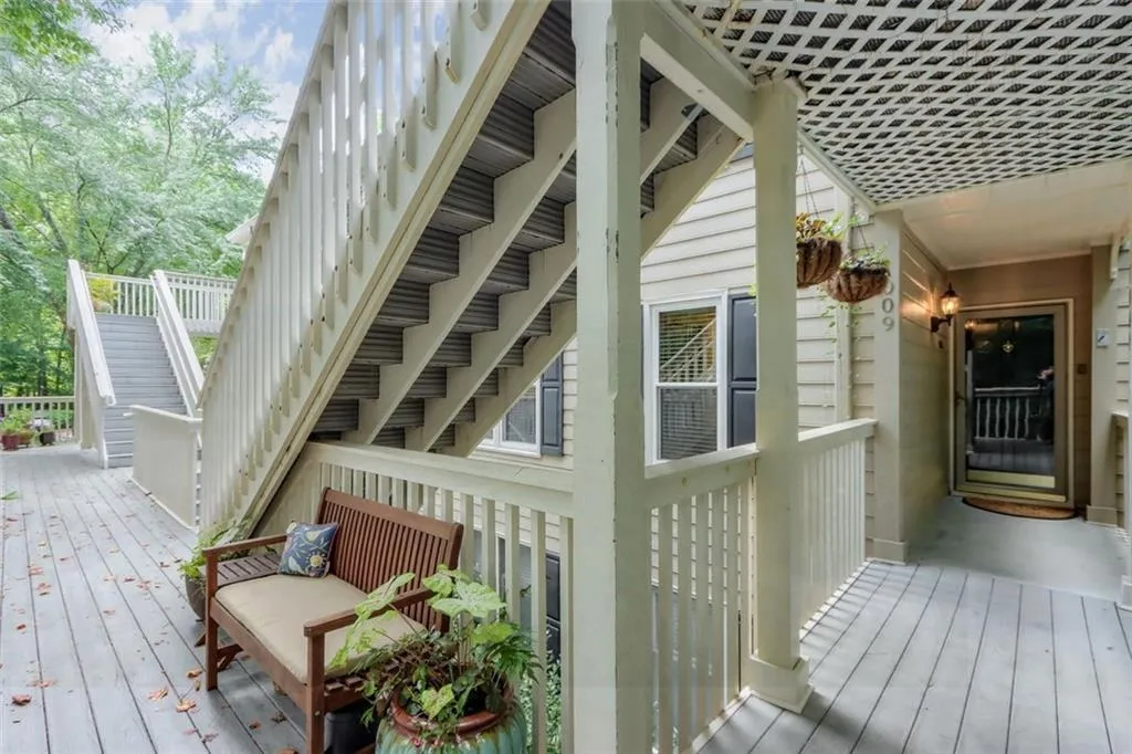 1009 Camden Court, Atlanta, Georgia 30327, 2 Bedrooms Bedrooms, ,2 BathroomsBathrooms,Residential,Sold,1009 Camden Court,6935112