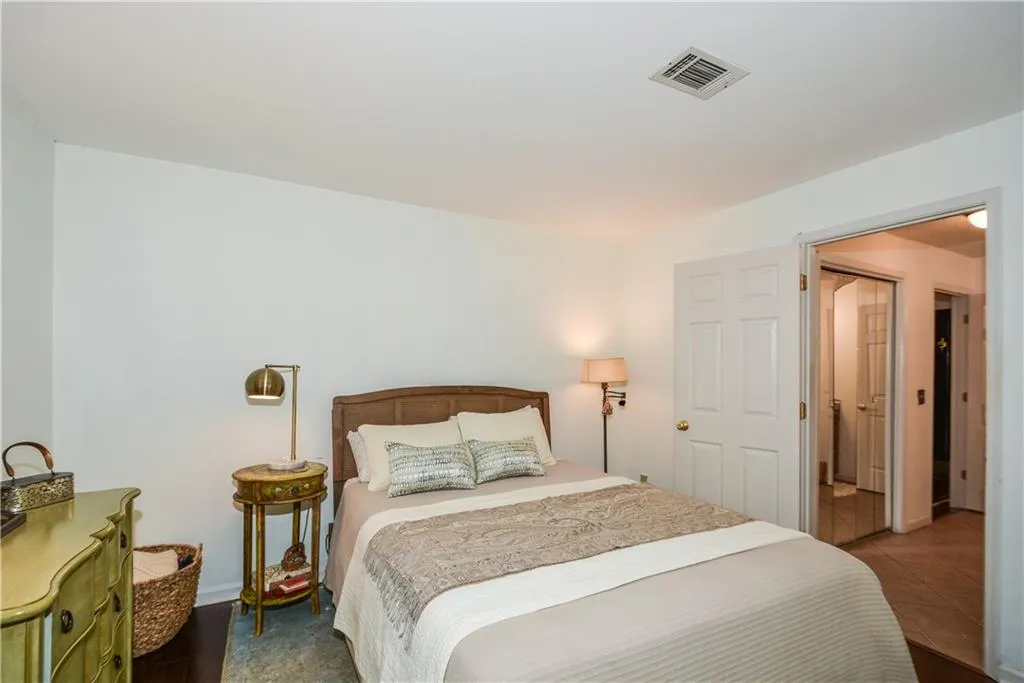 1009 Camden Court, Atlanta, Georgia 30327, 2 Bedrooms Bedrooms, ,2 BathroomsBathrooms,Residential,Sold,1009 Camden Court,6935112