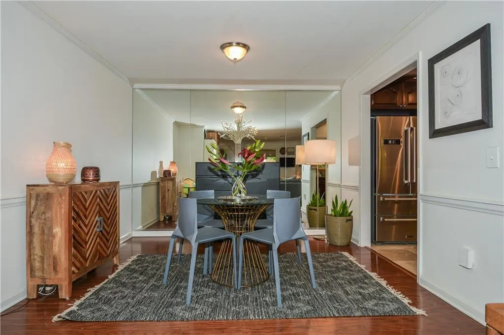 1009 Camden Court, Atlanta, Georgia 30327, 2 Bedrooms Bedrooms, ,2 BathroomsBathrooms,Residential,Sold,1009 Camden Court,6935112