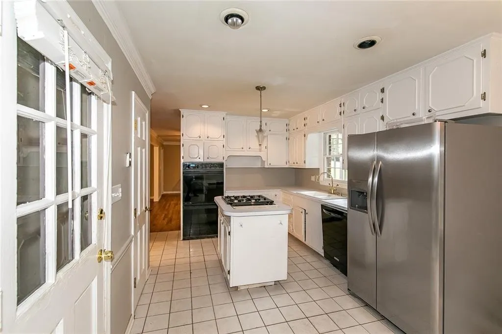 7235 Thornhill Lane, Sandy Springs, Georgia 30328, 6 Bedrooms Bedrooms, ,3 BathroomsBathrooms,Residential,Sold,7235 Thornhill Lane,6963577