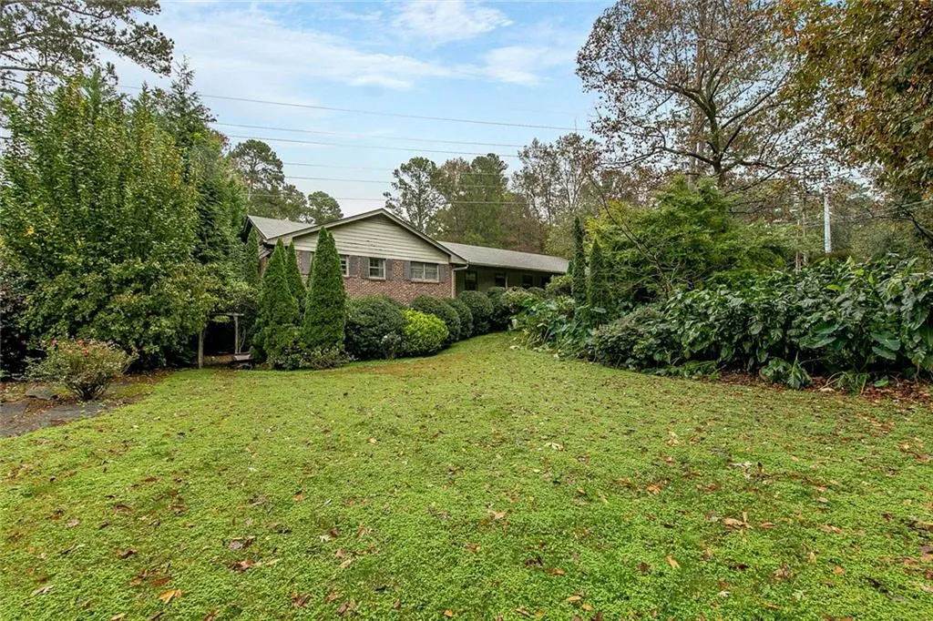 7235 Thornhill Lane, Sandy Springs, Georgia 30328, 6 Bedrooms Bedrooms, ,3 BathroomsBathrooms,Residential,Sold,7235 Thornhill Lane,6963577