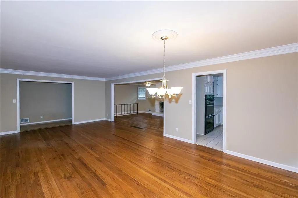 7235 Thornhill Lane, Sandy Springs, Georgia 30328, 6 Bedrooms Bedrooms, ,3 BathroomsBathrooms,Residential,Sold,7235 Thornhill Lane,6963577
